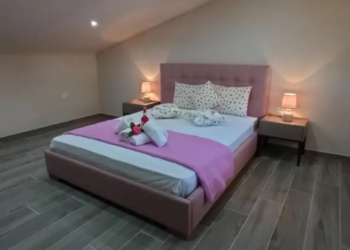 Aretoysa Center Luxury Suites 2
