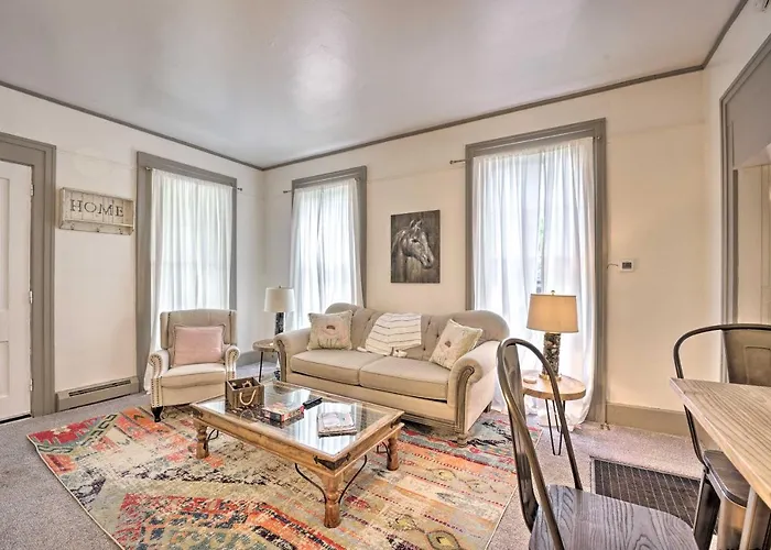 Romantic Apt Near Wineries, Golf & Lake Erie!