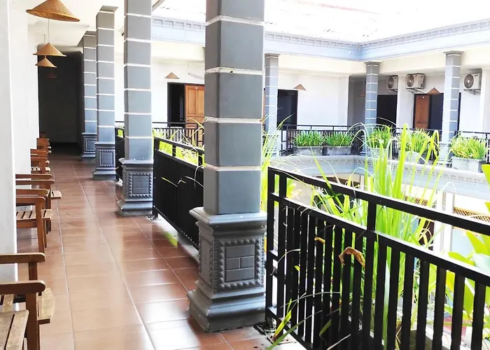 Hotel Salma Syariah Mitra Reddoorz Near Terminal Baru Kediri