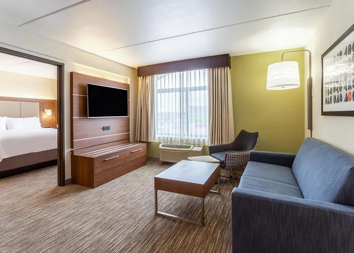 Holiday Inn Express & Suites Cedar Falls - Waterloo By Ihg