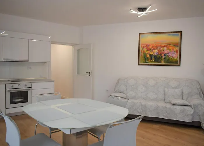 Top Center Apartment Gramophone With Private Parking