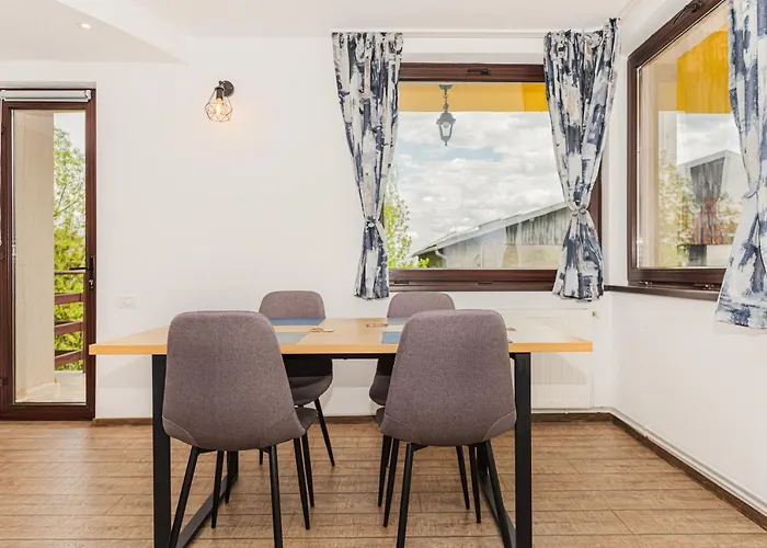 Snug Apartments - Free Private Parking Near Old Town