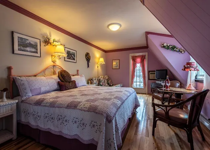 A Cape Cod Ocean Manor Inn