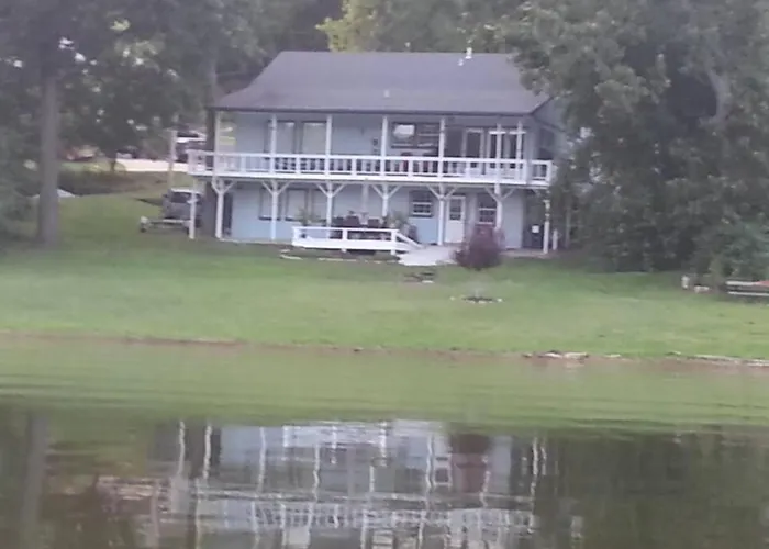 Lakehouse Has Spectacular View Plus Easy Access!