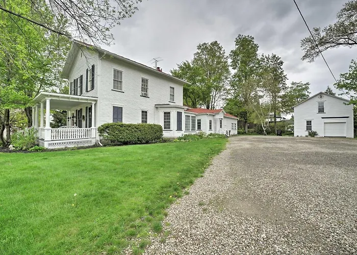 Romantic Country Apt By Lake Erie & Wineries!