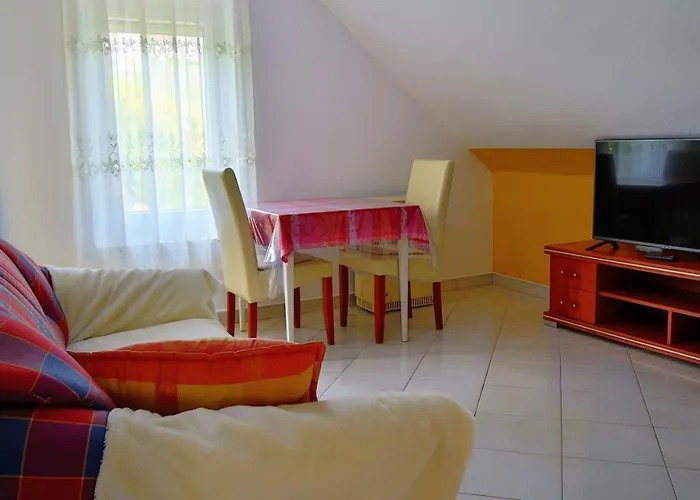Magyar Apartmanhaz Iv.