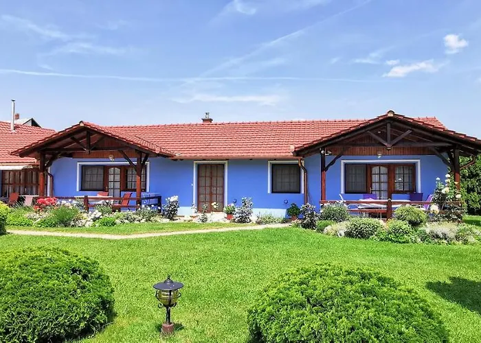 Magyar Apartmanhazak I-Iii.