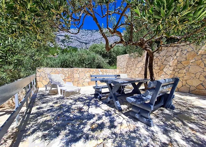 Vila Maslina Apartments mit Pool und Garten nahe am Strand