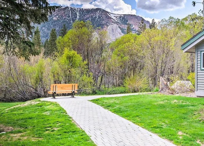 Hot Tub Access: Mammoth Lakes Nature Escape!