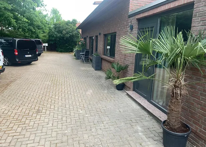 Ostsee Elmenhorst Sehr hochwertige Dreizimmer Ferienwohnung mit Gartenterrasse