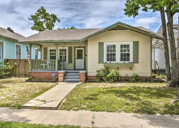 Cozy Gulfport Home: Walk To Beach, Marina & Casino