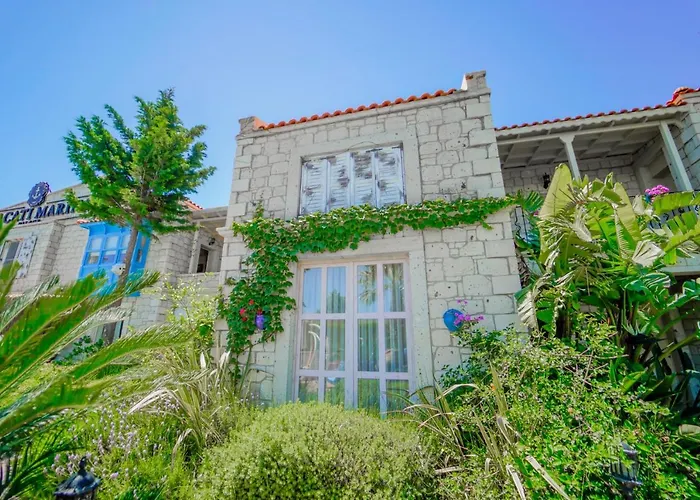Alacati Marina Palace