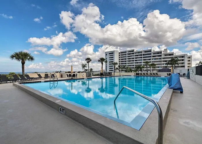 Private Beach Access: Hudson Resort Condo!
