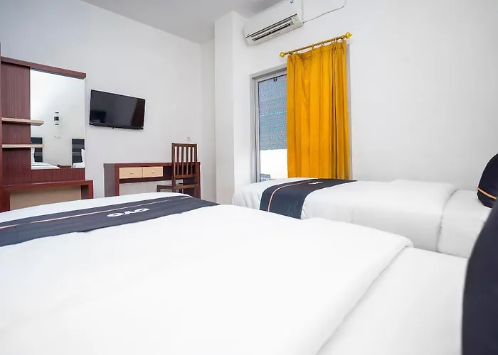 Oyo 2695 D'Es Guest House