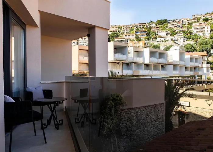 Villa Nina - Apartments With Pool Near The Sea
