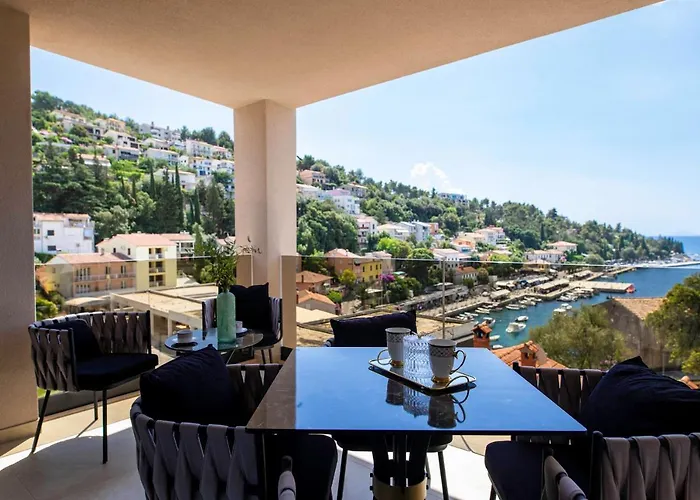 Villa Nina - Apartments With Pool Near The Sea