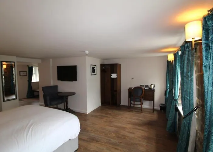 Rooms @ The Dolau Inn