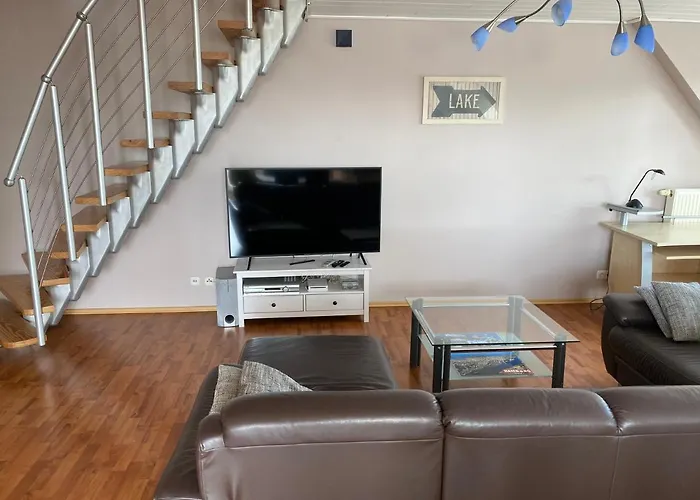 Moderne Maisonette-Wohnung Am Karpfenteich; Modern Apartment With View Of The Carp Pond