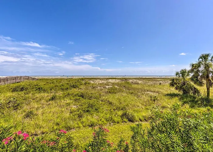 Dauphin Island Condo W/ Pool, Balcony & Ocean View