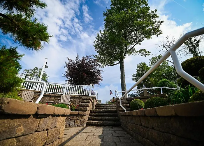 The Lakehouse Inn Geneva