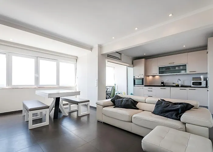 Amazing Apartment In Costa Da Caparica