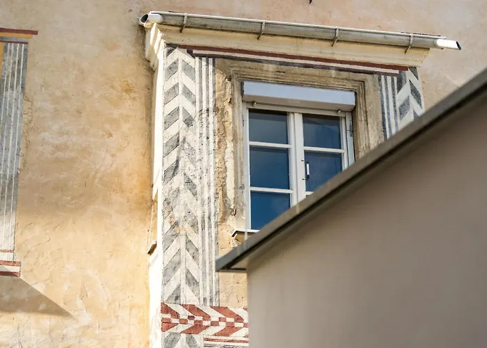 Smile Apartments Art Collection Stein