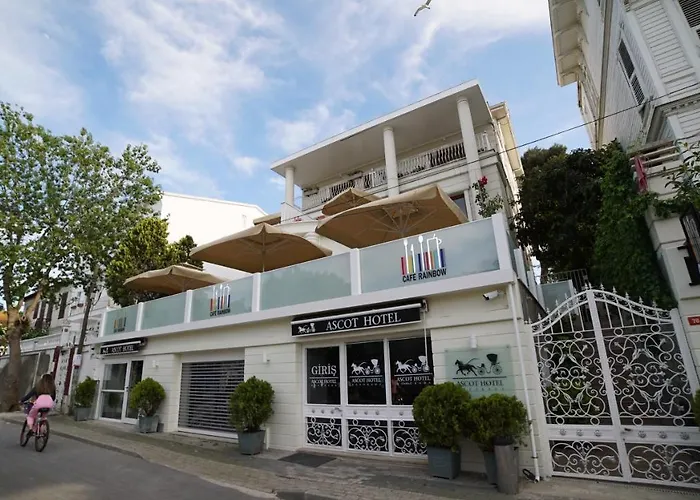 Ascot Hotel Bueyuekada