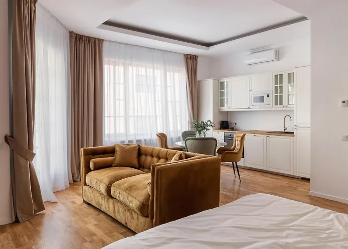 Pedestrian Street In City Center For Comfortable And Beautiful Stay With All Comodities Within Walking Distance