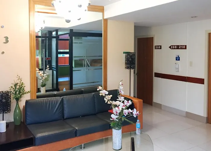 Reddoorz Plus @ Abc Landmark Hotel