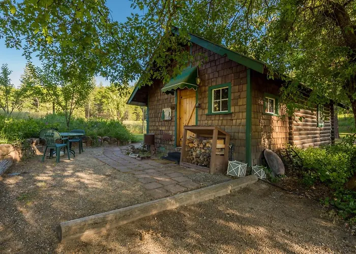 The Davies Family Inn (Adults Only)