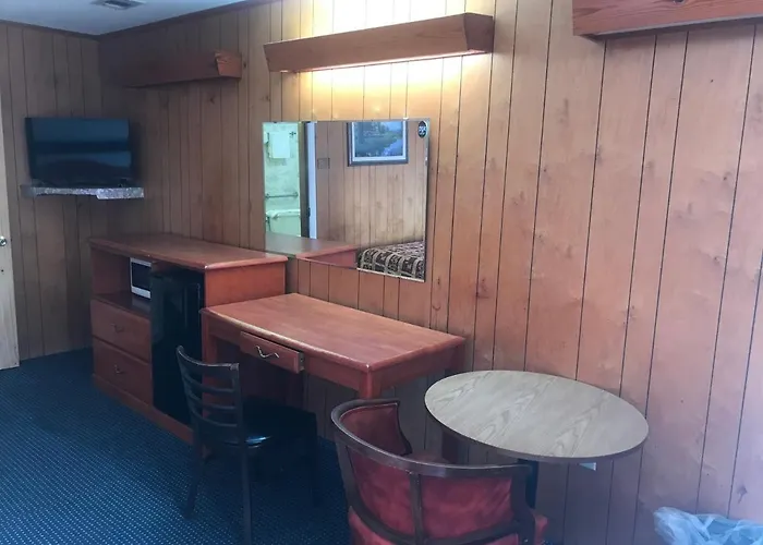 Pinelodge Motel