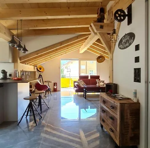 alti Post zentralgelegene, stilvolle Dachwohnung