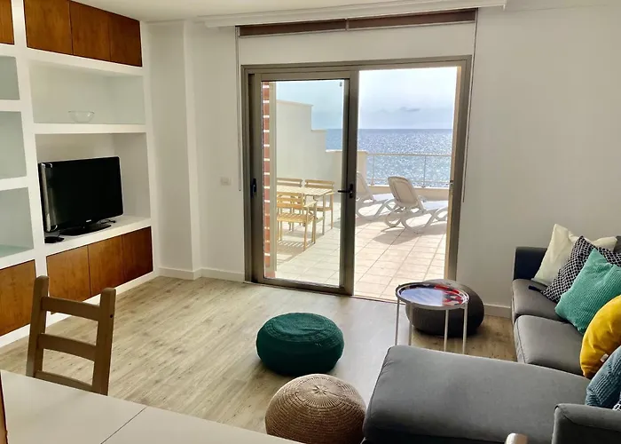 3Bdr + 2Bath Ocean View Apartment