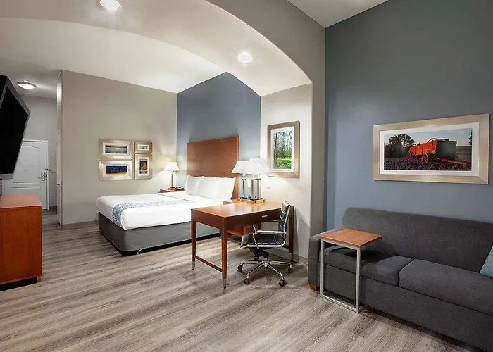 Comfort Inn & Suites Cleveland Tx