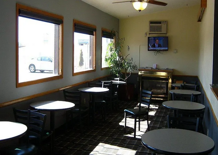 Super 8 By Wyndham Fargo/I-29/West Acres Mall