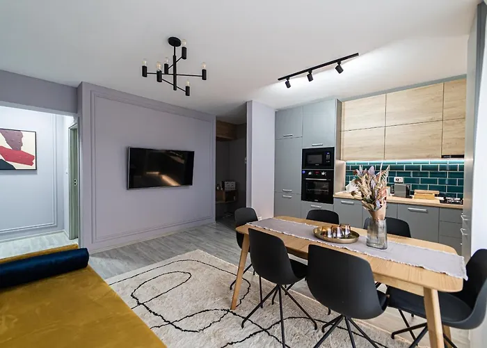 Delux Suite - Apartament 100 De M2 Cu 3 Camere Si Parcare Gratuita, Langa Arena Mall In Centrul Bacau