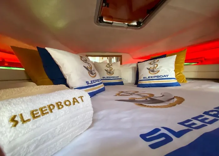 Sleepboat Yacht In Oporto Douro