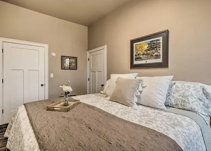 Quaint Apartment In Historic Georgetown!