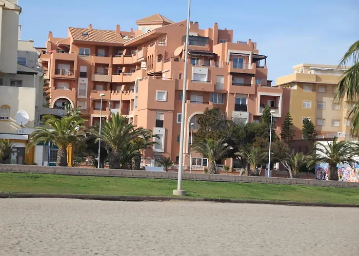 Apartamento En Primera Linea De Playa, Con Vistas A La Playa Y Con Wifi