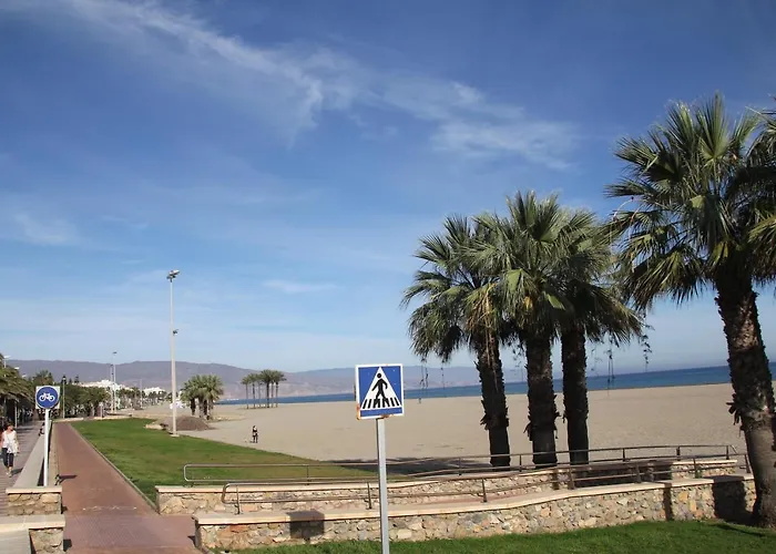 Apartamento En Primera Linea De Playa, Con Vistas A La Playa Y Con Wifi