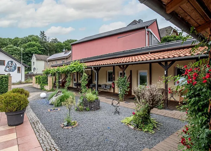 Land-Hotel Zum Schwan, Garni E-Ladestationen, -Spätanreise möglich-, Nähe Phantasialand Nähe Palmenparadies Euskirchen