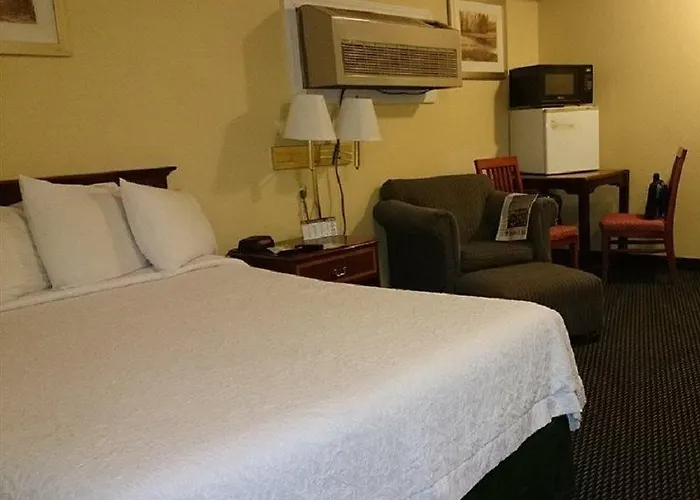 Days Inn By Wyndham Bowling Green