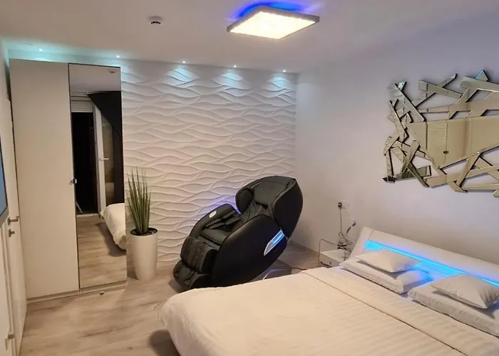Apartment Wave -Luxury Massage Chair-Infrared Sauna, Free Reserved Leased Parking With Video Surveillance, Entry With Pin 0 - 24H, Free Cancellation 24 Hours Before Check In, Premium Pillows And Mattress