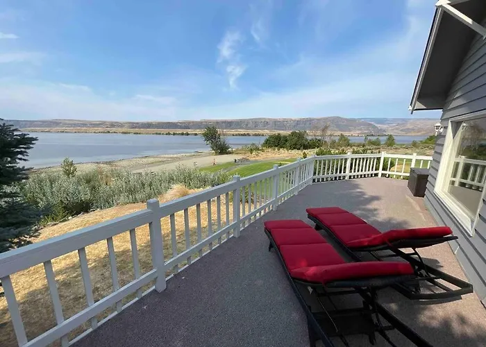 Crescent Bar Waterfront Home- Private Beach, Water Views, Hiking, Golf, Live Concerts
