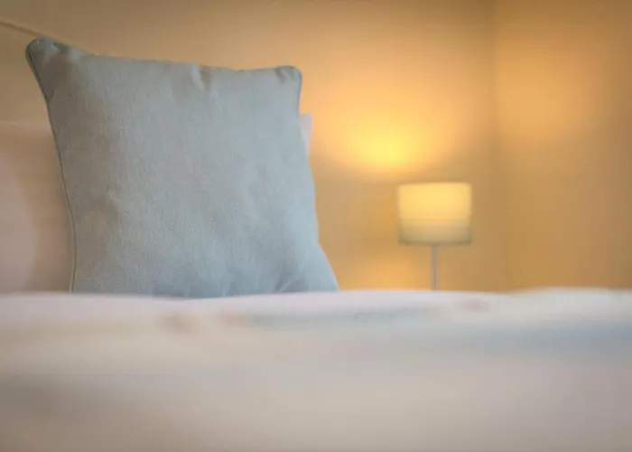 Seaviews Sovereign Harbour - Adults-Only Apartment