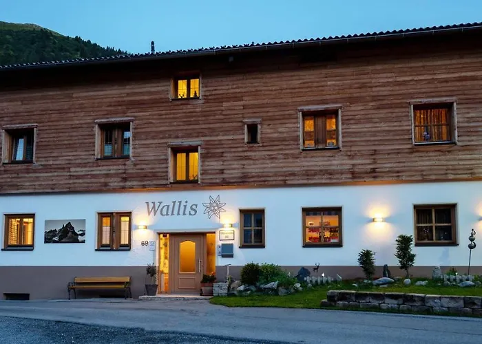Apart Wallis