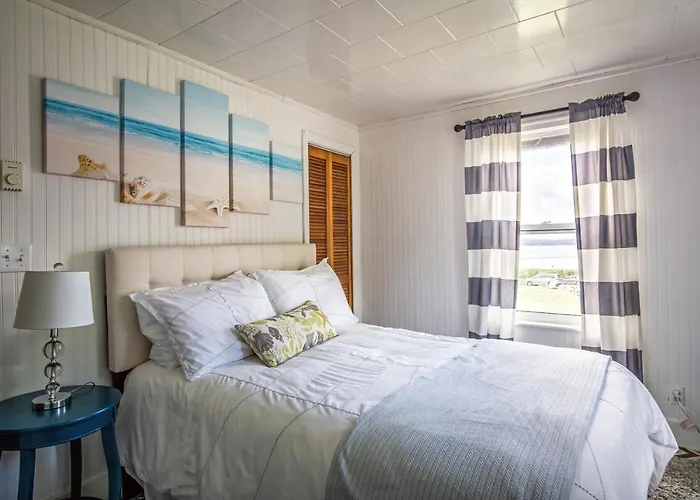 Friars Bay Inn & Cottages