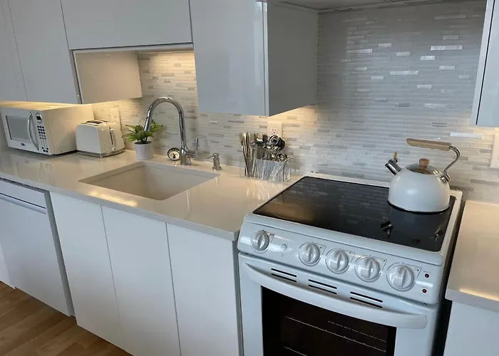 Lou-City Penthouse Suite! Savor Life With Hollyhock