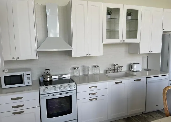Bluegrass River View -- Soak And Savor With Hollyhock Suites