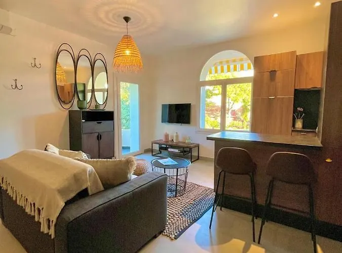 Au Bord De L'Eau Studio Climatise Avec Terrasse Et Vue Mer A 40M De La Plage